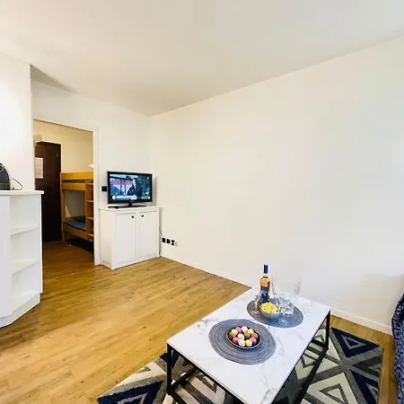 Les Bains Yourhosthelper Appartement Saint-Raphaël